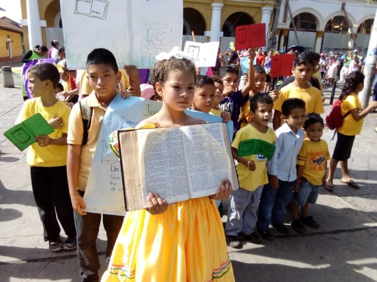 Nicaragua celebra el 449 aniversario de la traducción de la biblia al castellano