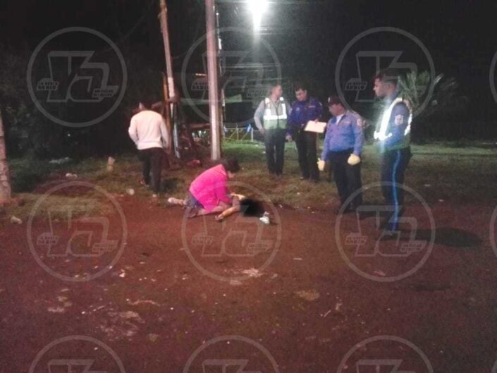 Motociclista pierde la vida al estrellarse contra un poste en la ...