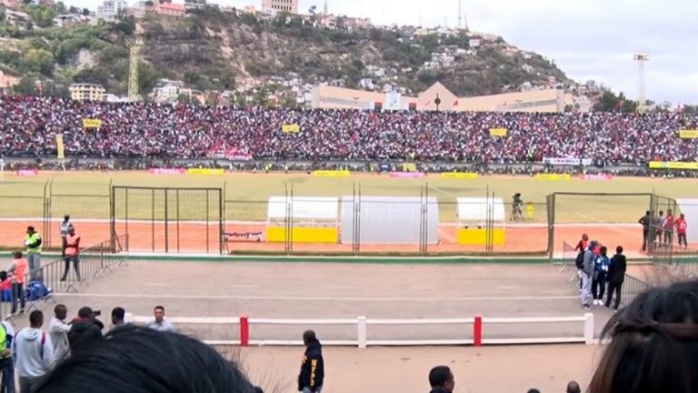 Un Muerto Y Heridos Provoca Una Estampida Humana En Un Estadio En