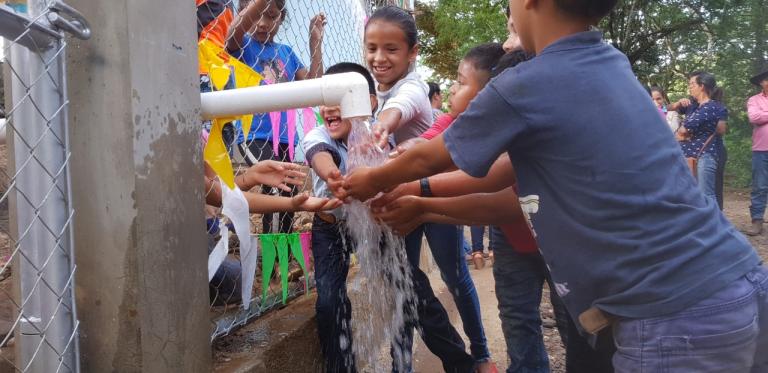 Invierten 6 millones de córdobas para llevar agua potable a comunidad del Caribe Norte