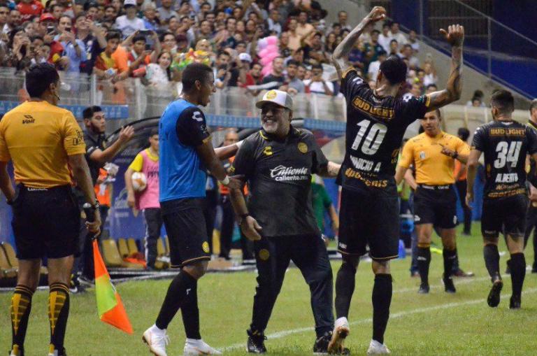 Maradona debutó en México como técnico con victoria