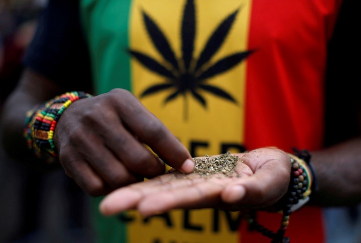 Sudáfrica se une a la lista de países que despenalizan el consumo de marihuana