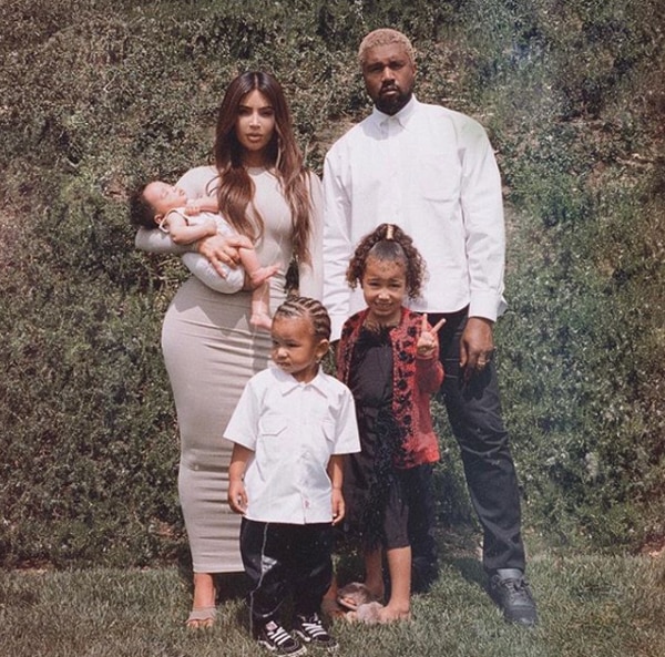 Primera foto de la familia Kardashian West desde el nacimiento de Chicago