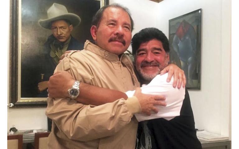 Comandante Daniel y Compañera Rosario envían saludo a Diego Armando Maradona en su cumpleaños
