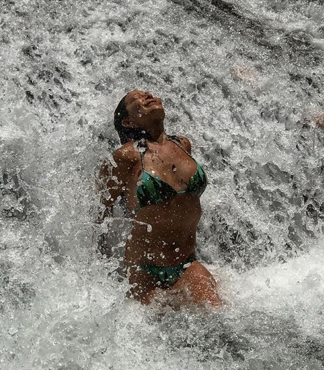 Así de preciosa luce Alejandra Guzmán en promocional de su nuevo sencillo