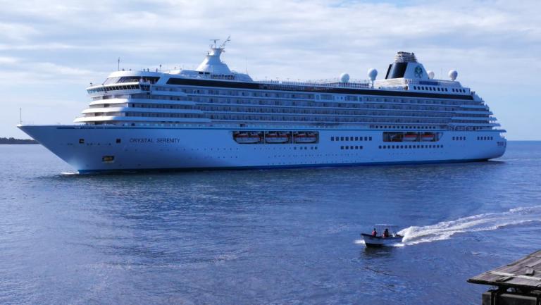 Crucero Crystal Serenity arriba a Puerto Corinto