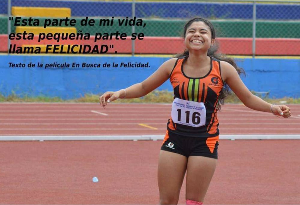 Georgina Obando luego de romper récord nacional Salto con Pertiga. Foto cortesía FNA