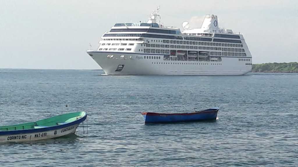 El crucero Insignia llega a Corinto con 638 pasajeros