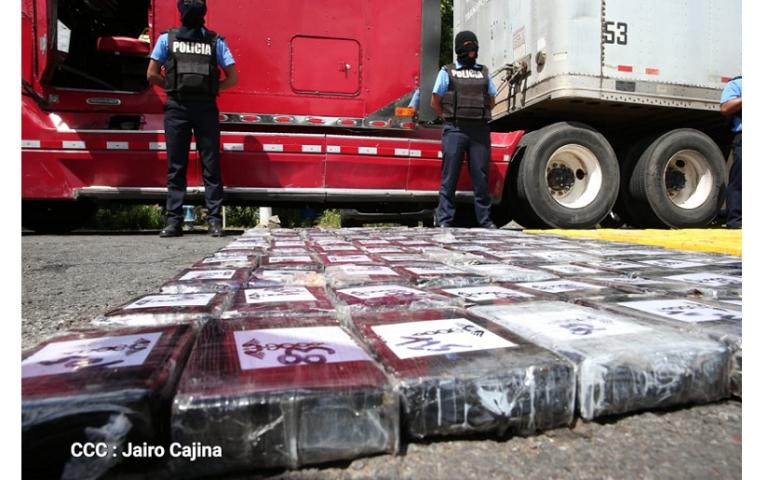 Policía incauta 223 kilos de cocaína en furgón de placas guatemaltecas en Chinandega
