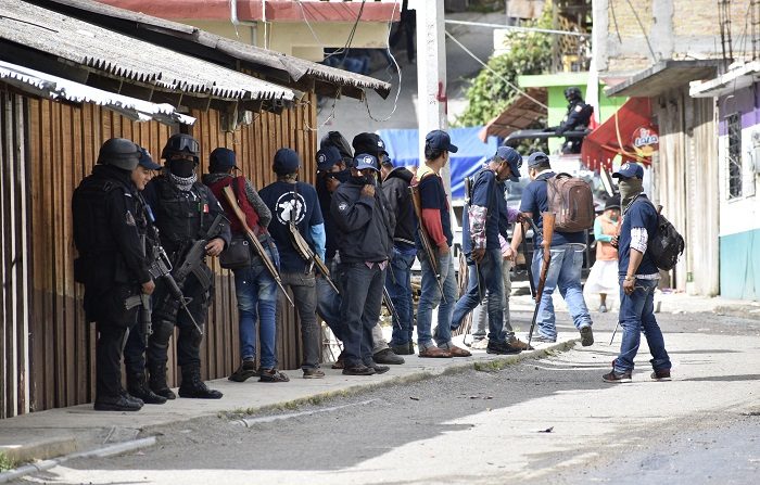 Grupos de Autodefensa y de la Policía mexicana liberaron el pueblo de Filo de Caballos