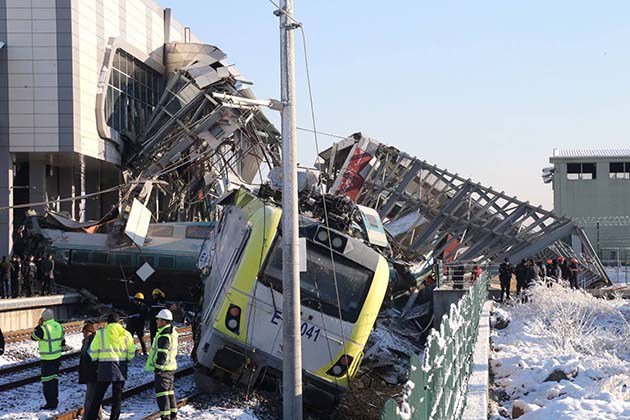 Accidente en Turquía nueve muertos y 47 heridos al chocar un tren con una locomotora