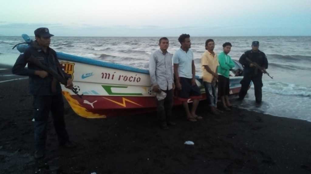 Hondureños pescando ilegamente en el Golfo de Fonseca