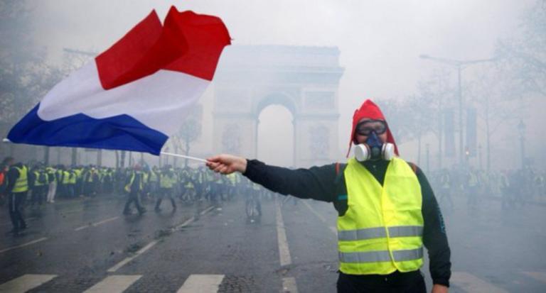 400 personas son arrestadas durante fuertes protestas en Francia