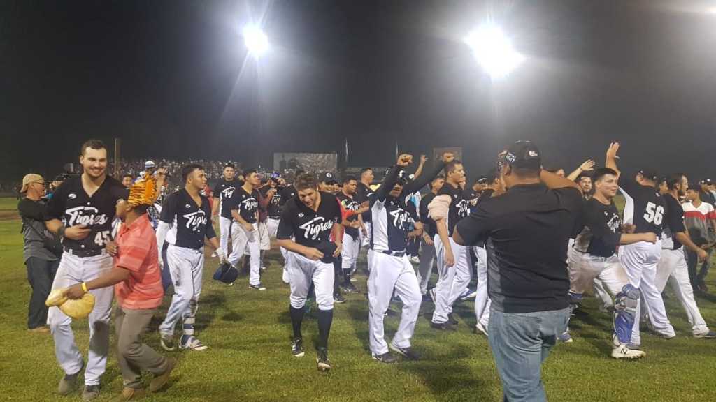 Los Tigres de Chinandega avanzan a la final de la LBPN