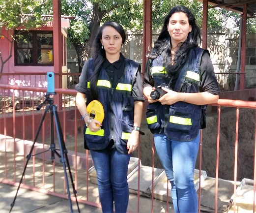 María José Blanco egresada de Arquitectura UNI (Izquierda) y la Arquitecta Adriana Ortega (Derecha)