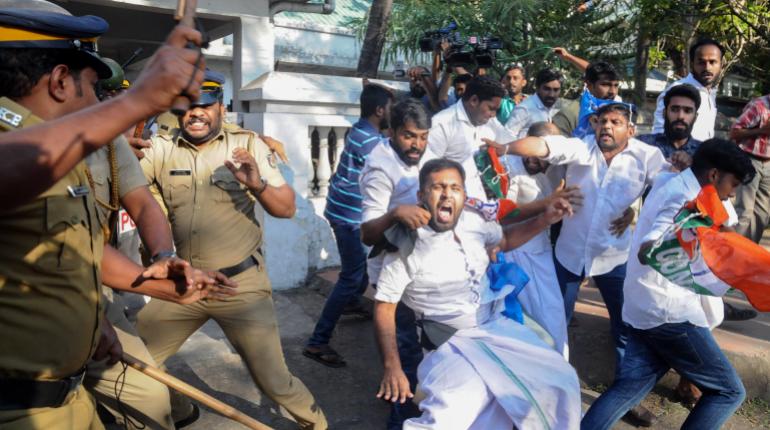 La violencia se desata en India tras la entrada de mujeres a un templo