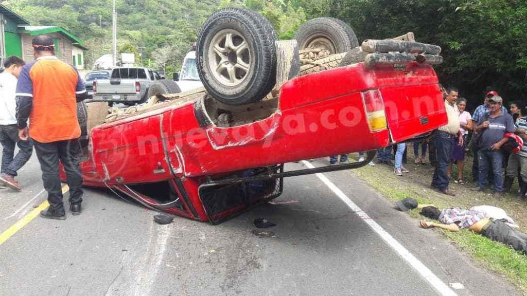 Así se volcó la camioneta placa MT 20-137