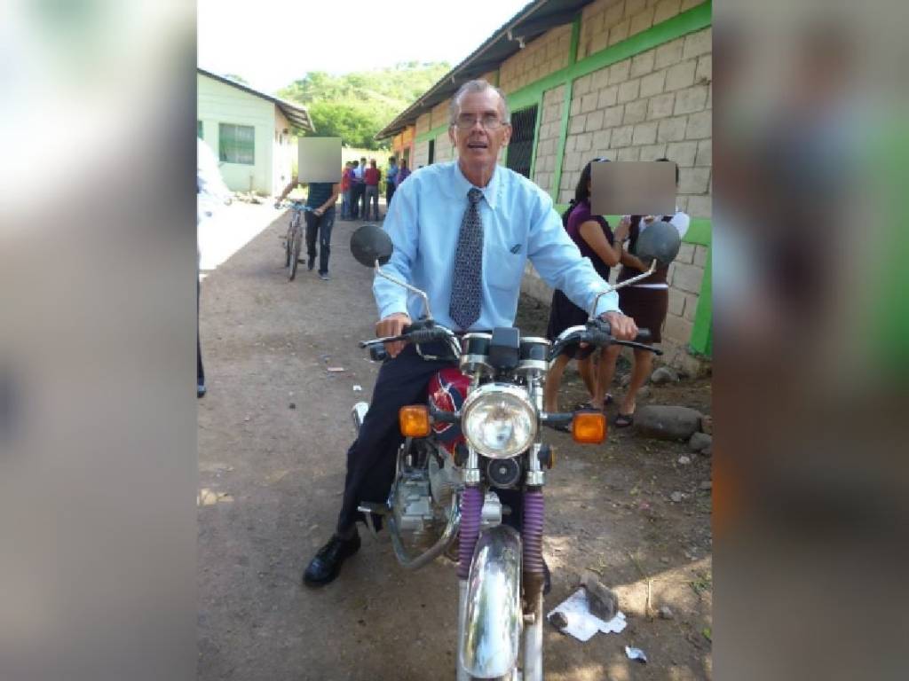 El pastor Lucío Silva en su motocicleta