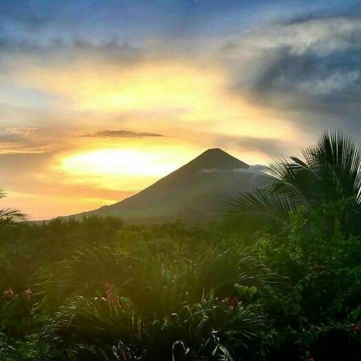 Atardecer con vista al Volcán Concepción, Altagracia Isla de Ometepe