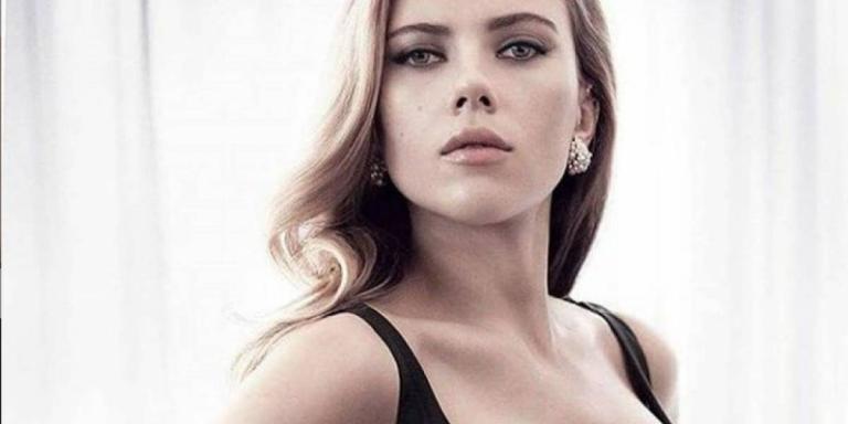 Scarlett Johansson se redujo el tamaño de su senos