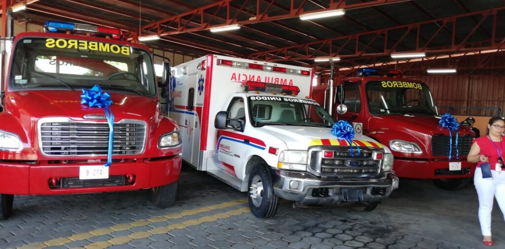 China Taiwán entregó a los bomberos unificados de Nicaragua la donación de 3 camiones cisternas, una ambulancia y 100 uniformes de gala 