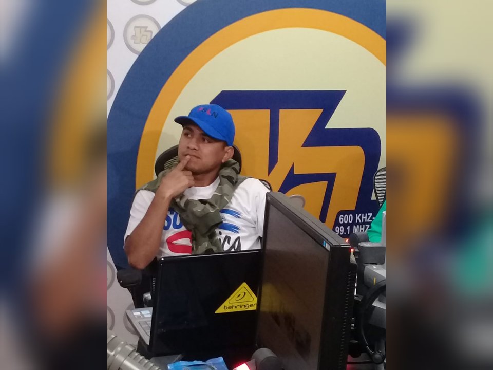 Visita en nuestros estudios del Tetra Campeón Román Chocolatito González 