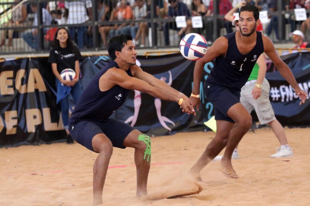 Rubén Mora y Danny López, voleibol de playa