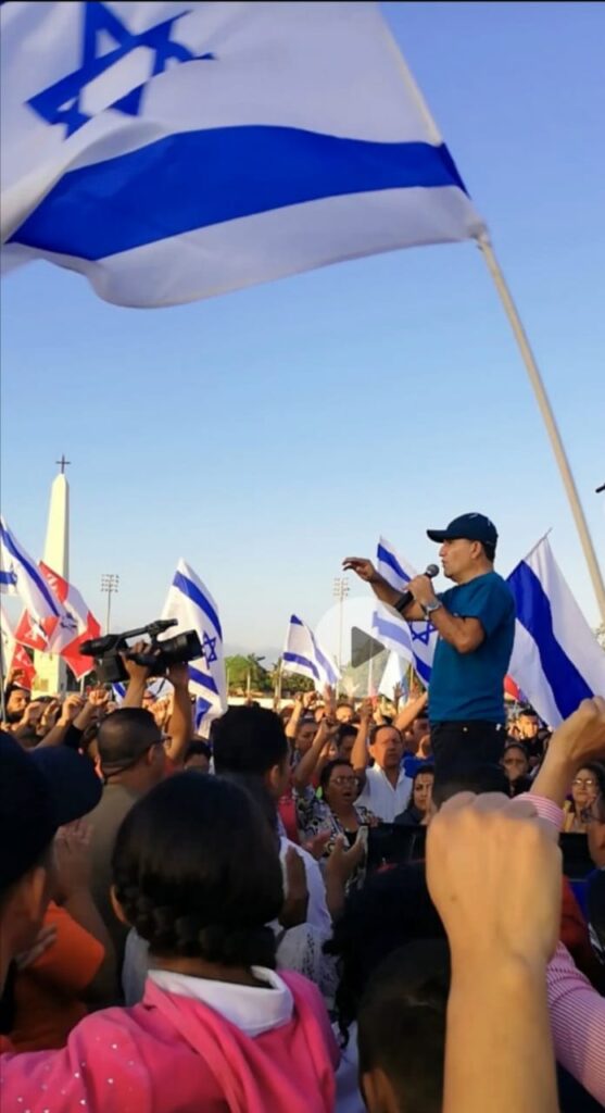 Cristianos exaltan al altísimo en quinta vuelta de la victoria y claman por la paz y amor en Nicaragua