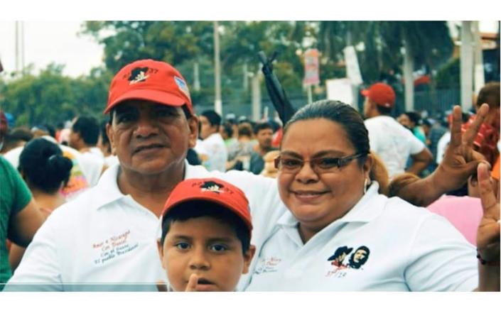 El compañero Bismarck Martínez junto a su familia
