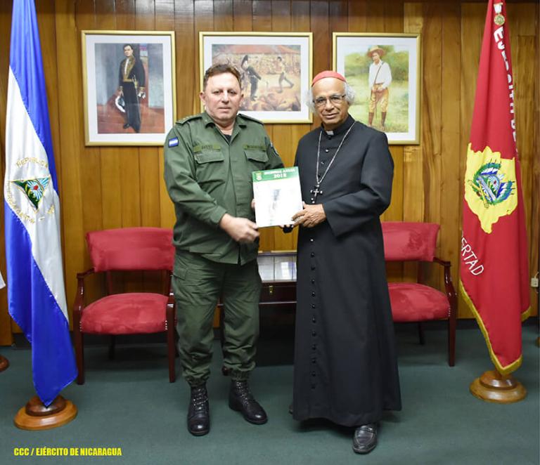 Ejército de Nicaragua presenta memoria anual al Cardenal Leopoldo Brenes