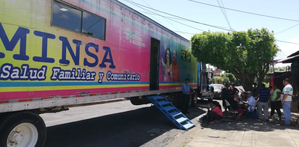 Varios pobladores del barrio Cristo del Rosario visitaron una Clínica Móvil del MINSA