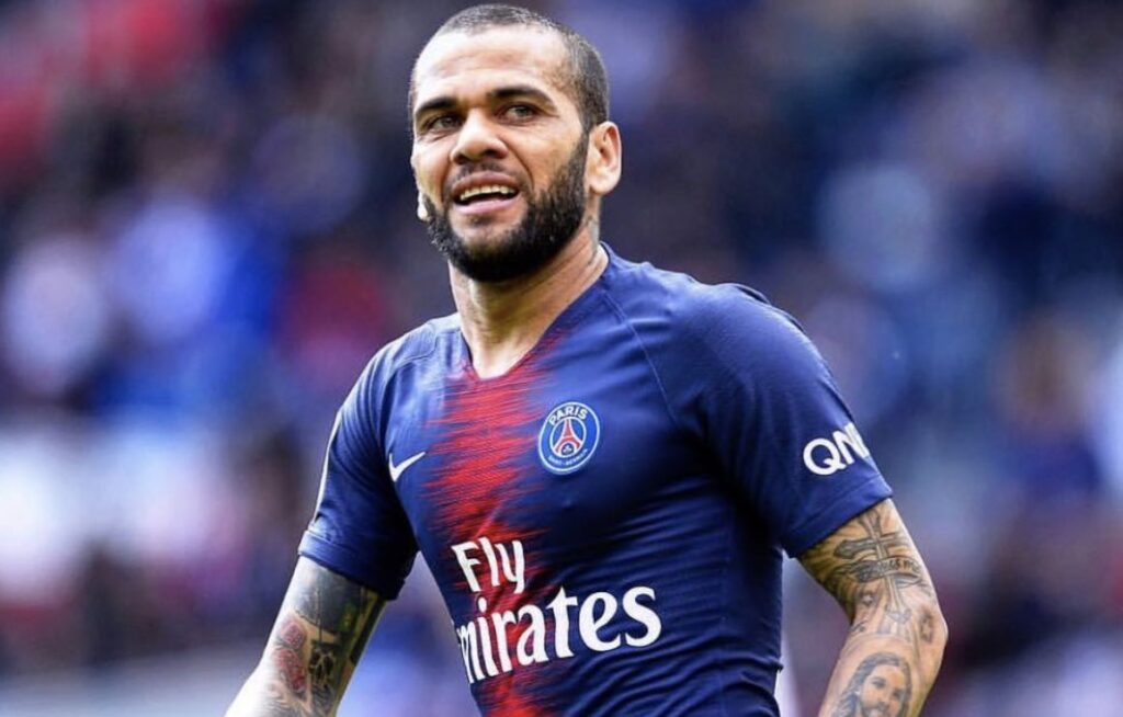 Dani Alves comunicó que no seguirá en el PSG la próxima temporada