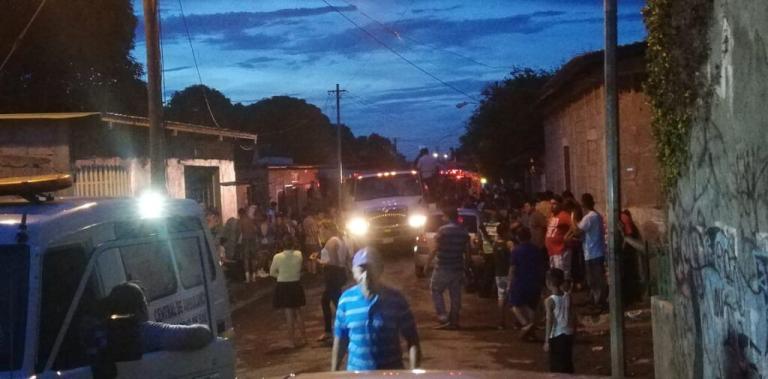 Incendio devora una casa y causa daños parciales en otra en Managua