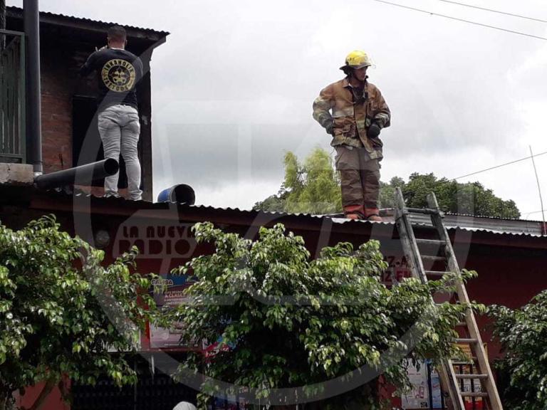 Cortocircuito provoca incendio en vivienda de segundo piso en Estelí