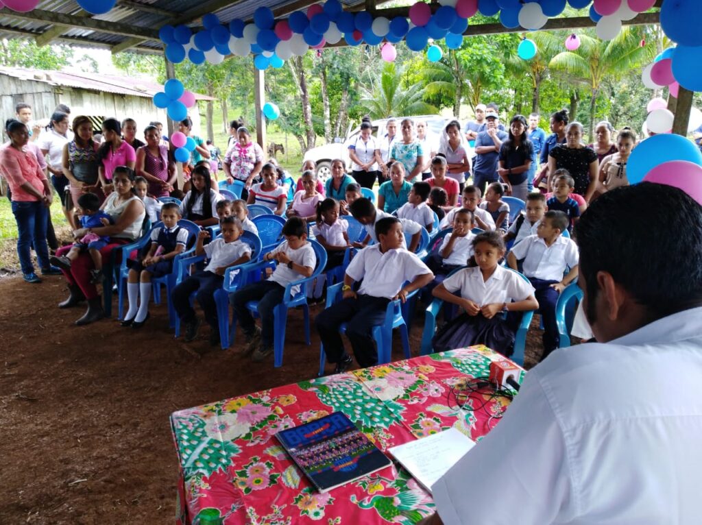 Estudiantes de la escuela Estrellita número dos