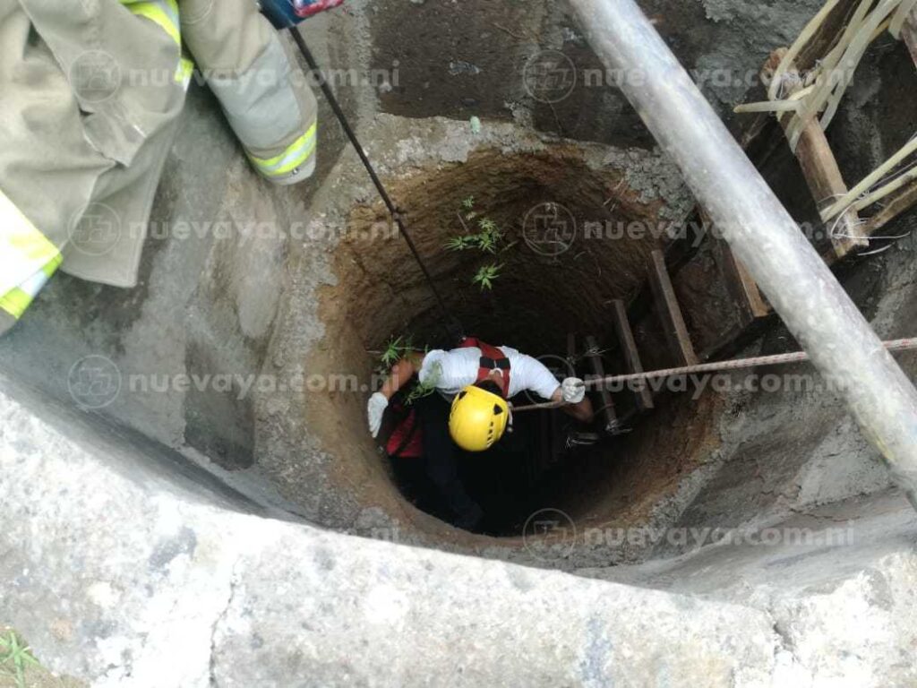 Un equipo de los bomberos unificados rescató su cuerpo