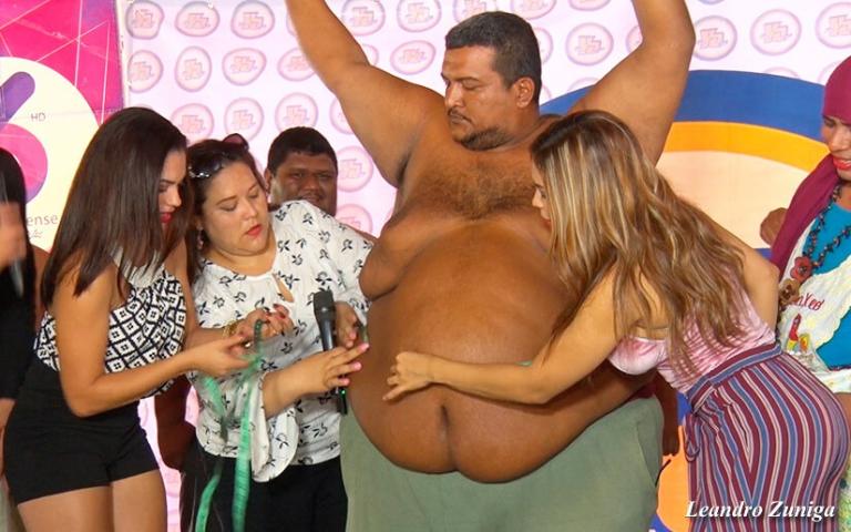 Guarda de Seguridad se inscribe en concurso del Hula Hula para el Papa Panzón