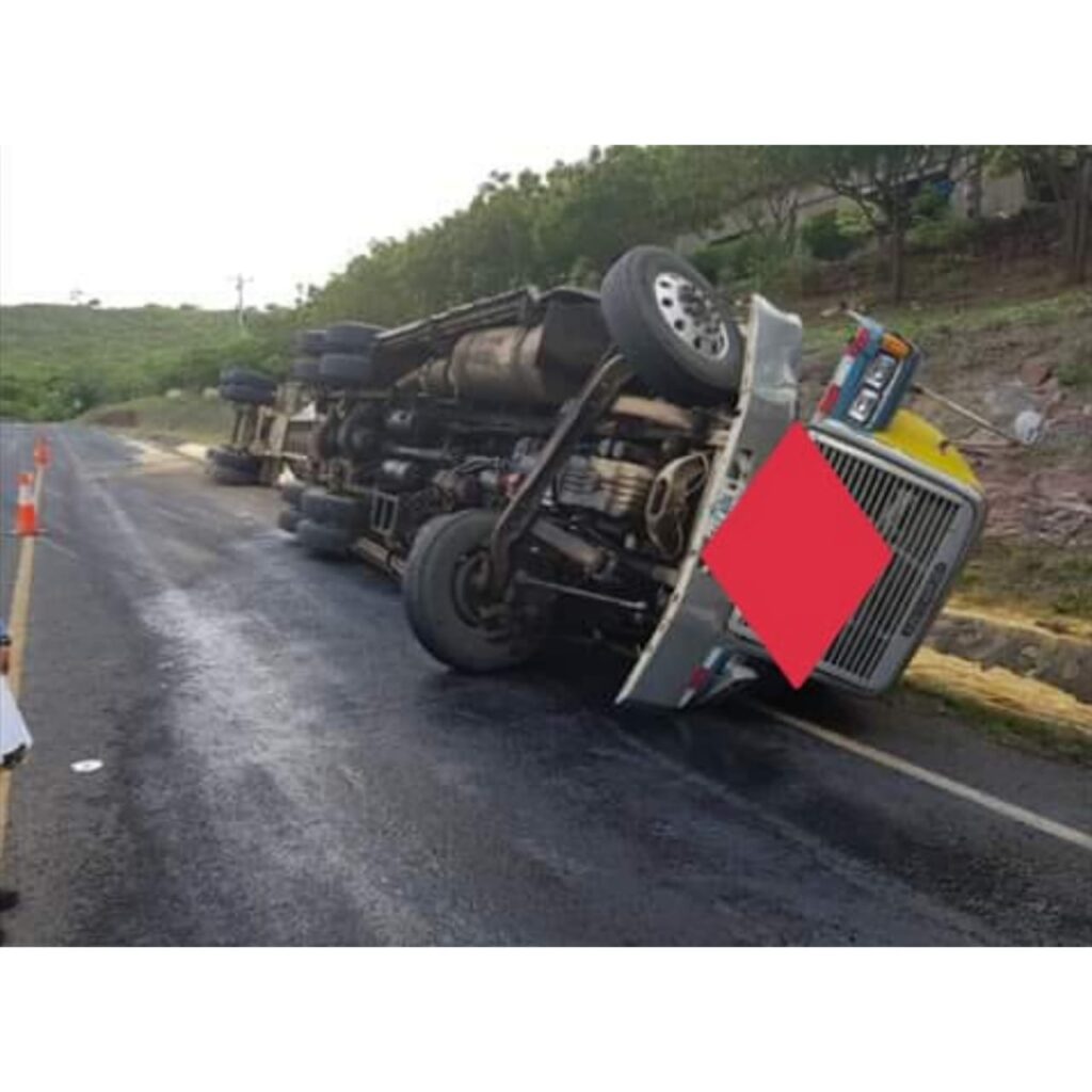 Accidente en carretera a Sábaco