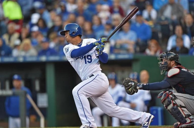 Cheslor Cuthbert conecta imparable dentro del cuadro en victoria de Kansas sobre Mellizos de Minnesota