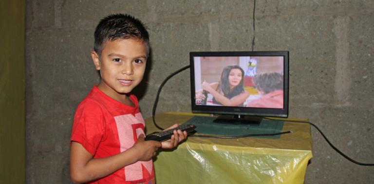 Familias de la comunidad nandaimeña “Los Martínez” ya tienen energía eléctrica