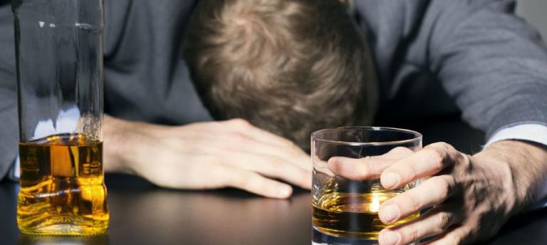 Muere caraceño que nunca abandonó el vicio etílico
