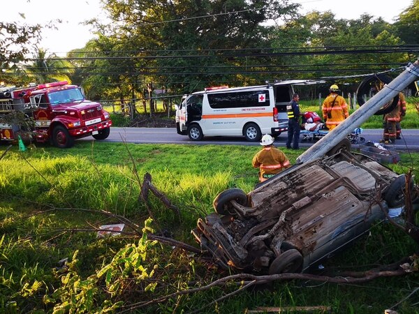 Tres personas murieron en un accidente en Guanacaste, Costa Rica. Foto cortesía de Lateja.cr