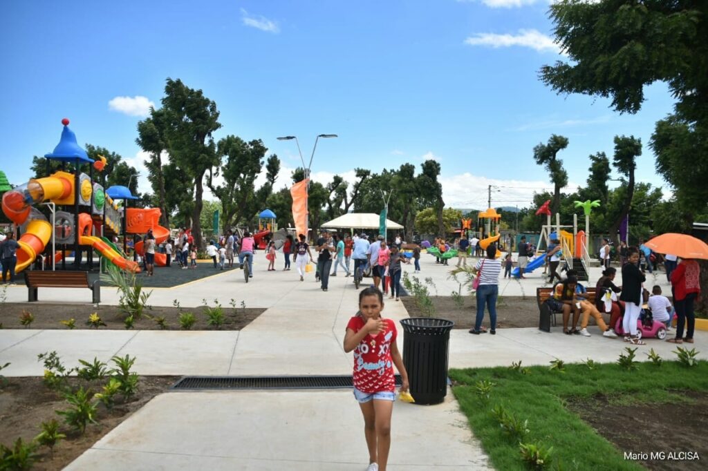 El complejo fue construido en la zona 8 de Ciudad Sandino en los terrenos del parque de Bella Cruz