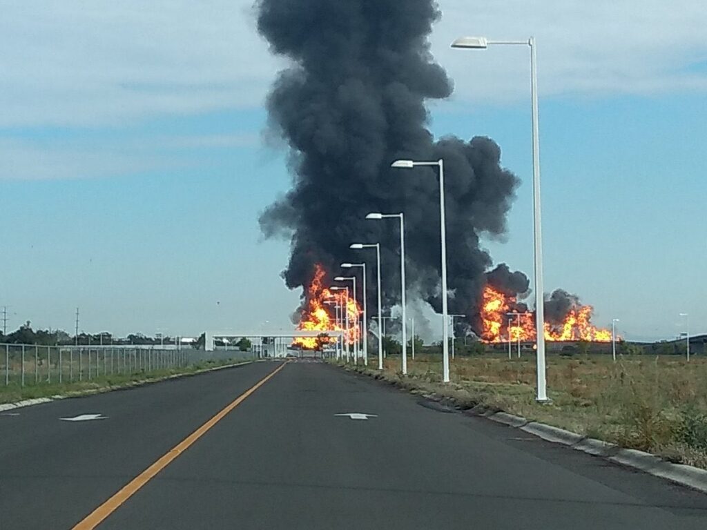 Dos personas resultaron heridas al explotar un ducto en México