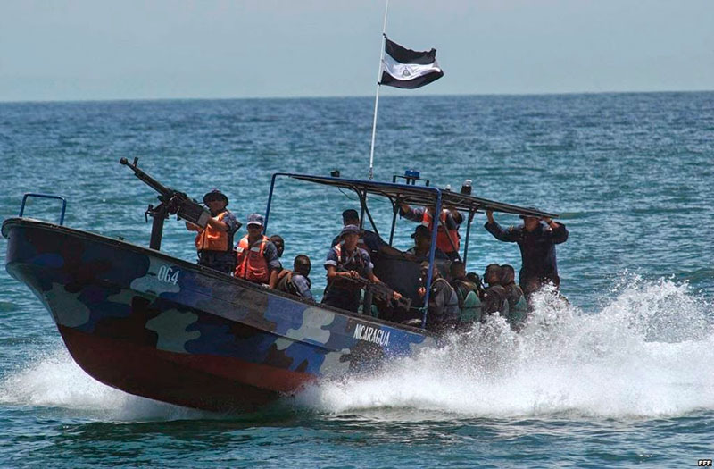 Fuerza Naval rescata a pescadores