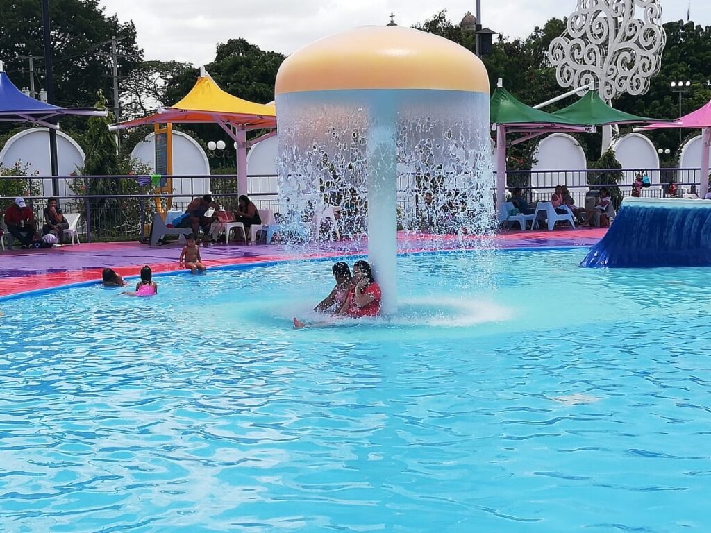 Felicito al Gobierno Sandinista por el buen mantenimiento al Parque Acuático, dijo otro de los asistentes