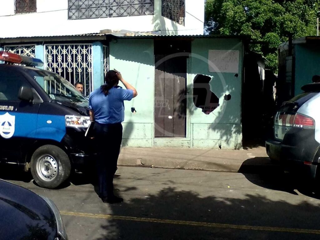 Una pedrada impactó contra esta vivienda quitándole la vida a una bebé de 2 meses de nacida en Managua