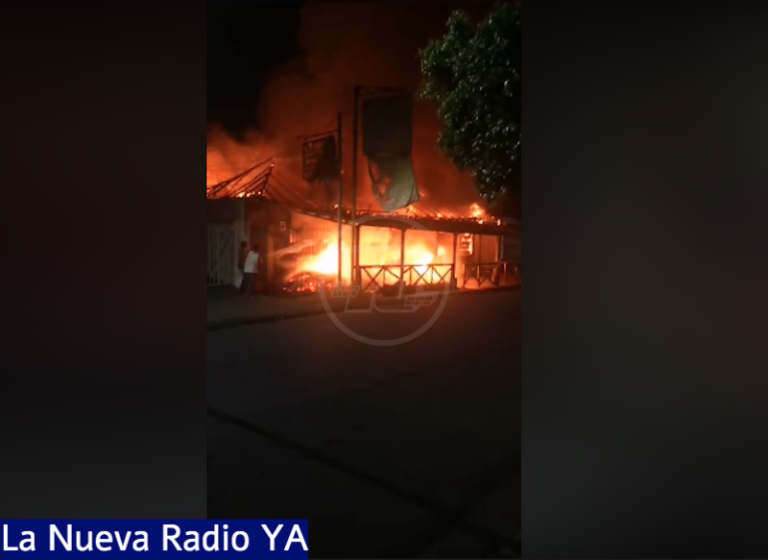 Voraz incendio destruye el bar y restaurante «El Ranchón»