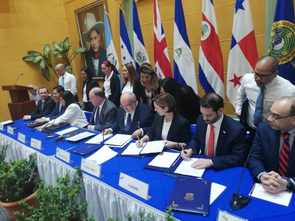 Los representantes de los demás países centroamericanos también ratificaron este importante convenio