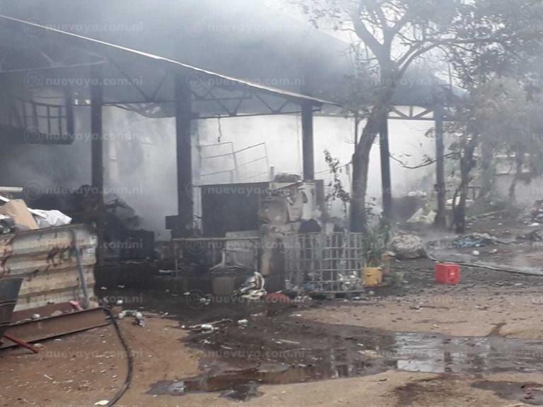 Recicladora arde en llamas en pista a Sabana Grande